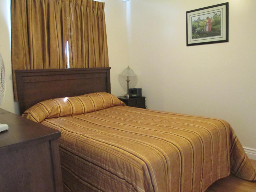 Comerford'S Ocean View Suites Holyrood Kamer foto